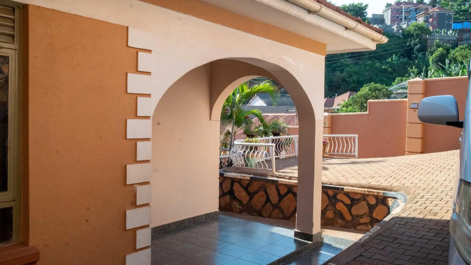 The Terrace Villa كامبالا